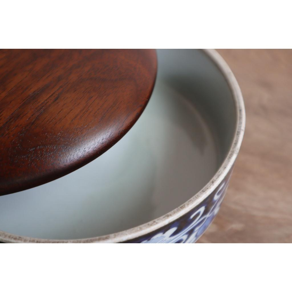 《部町》日本 古伊萬里蓮紋瓷蓋盒 菓子盒 含手雕胡桃木蓋 ｜抹茶 茶道具 茶道 花道 花藝 神社 茶碗 茶葉 普洱茶-細節圖4