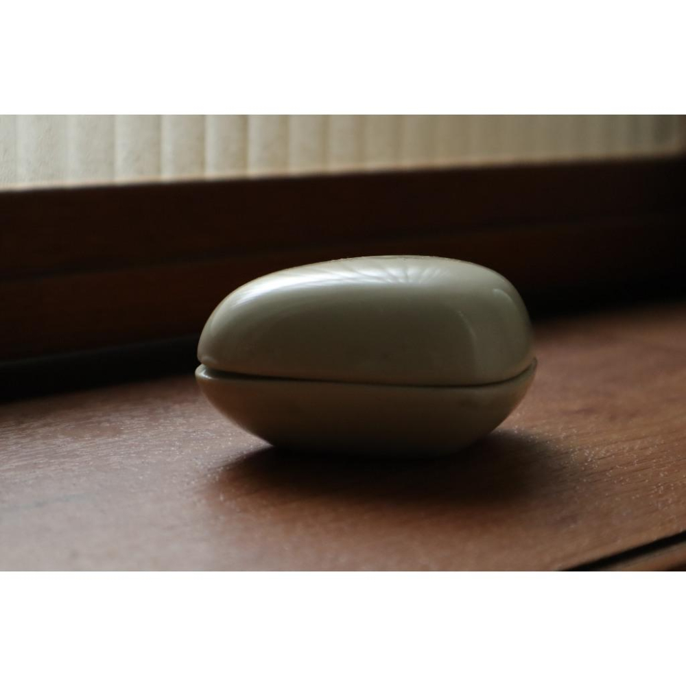 《部町》日本手造 貝殼型 白瓷香盒 ｜抹茶 茶道具 茶道 花道 花藝 神社 茶碗 茶葉 京都 普洱茶 香道 檀香-細節圖4
