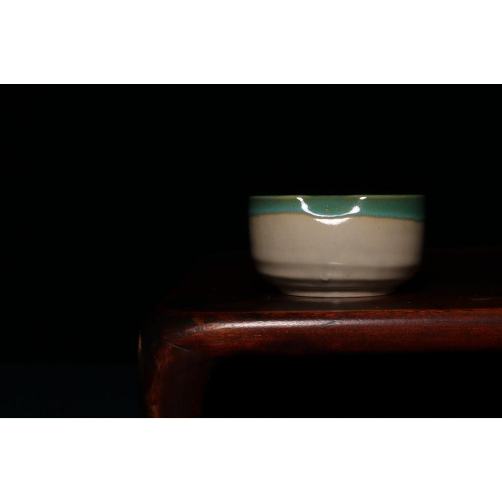 《部町》日本 撒金綠釉 片口湯吞杯 茶杯 水杯 ｜抹茶 茶道具 茶道 花道 花藝 神社 茶葉 茶杯 茶海 茶藝 普洱茶-細節圖3