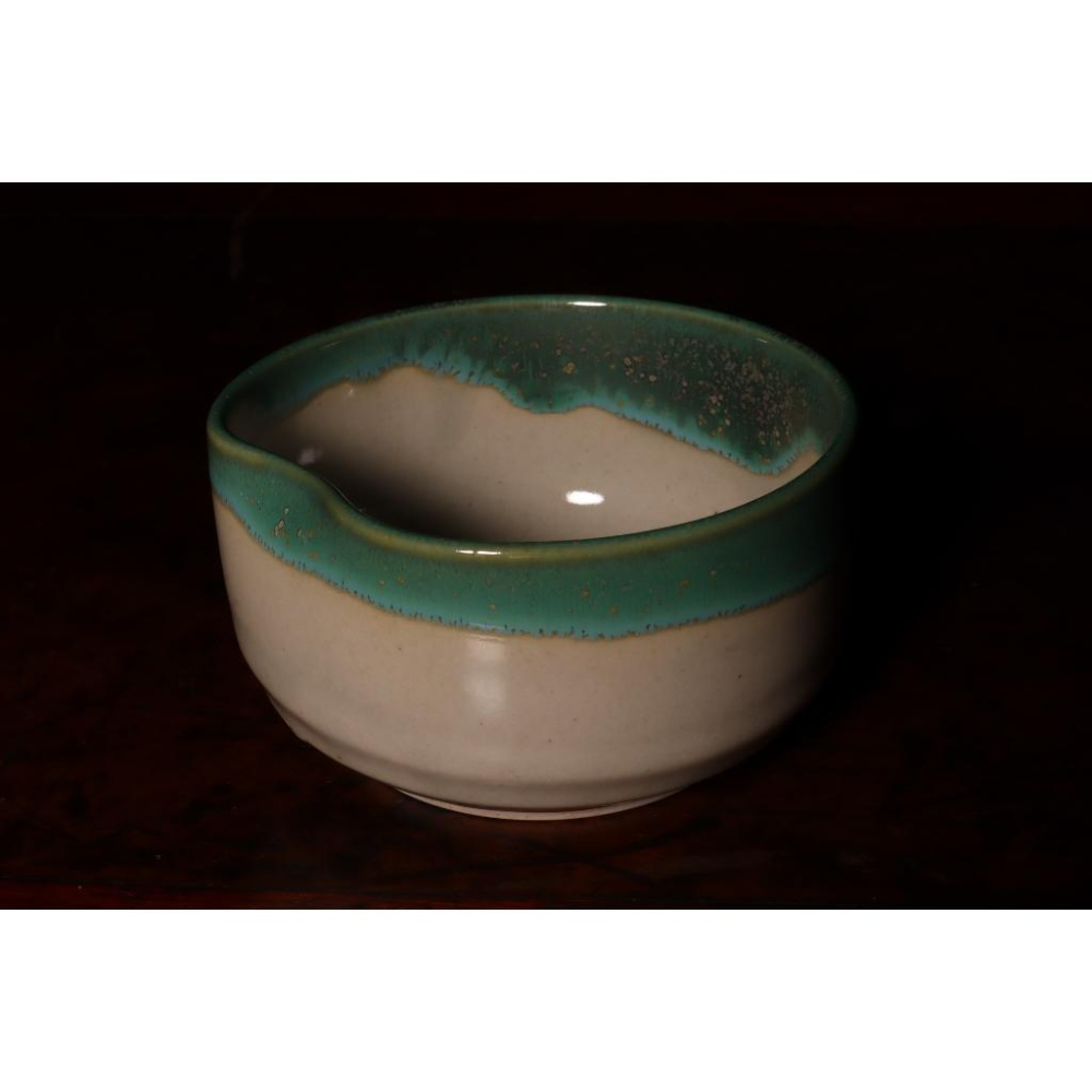 《部町》日本 撒金綠釉 片口湯吞杯 茶杯 水杯 ｜抹茶 茶道具 茶道 花道 花藝 神社 茶葉 茶杯 茶海 茶藝 普洱茶-細節圖4
