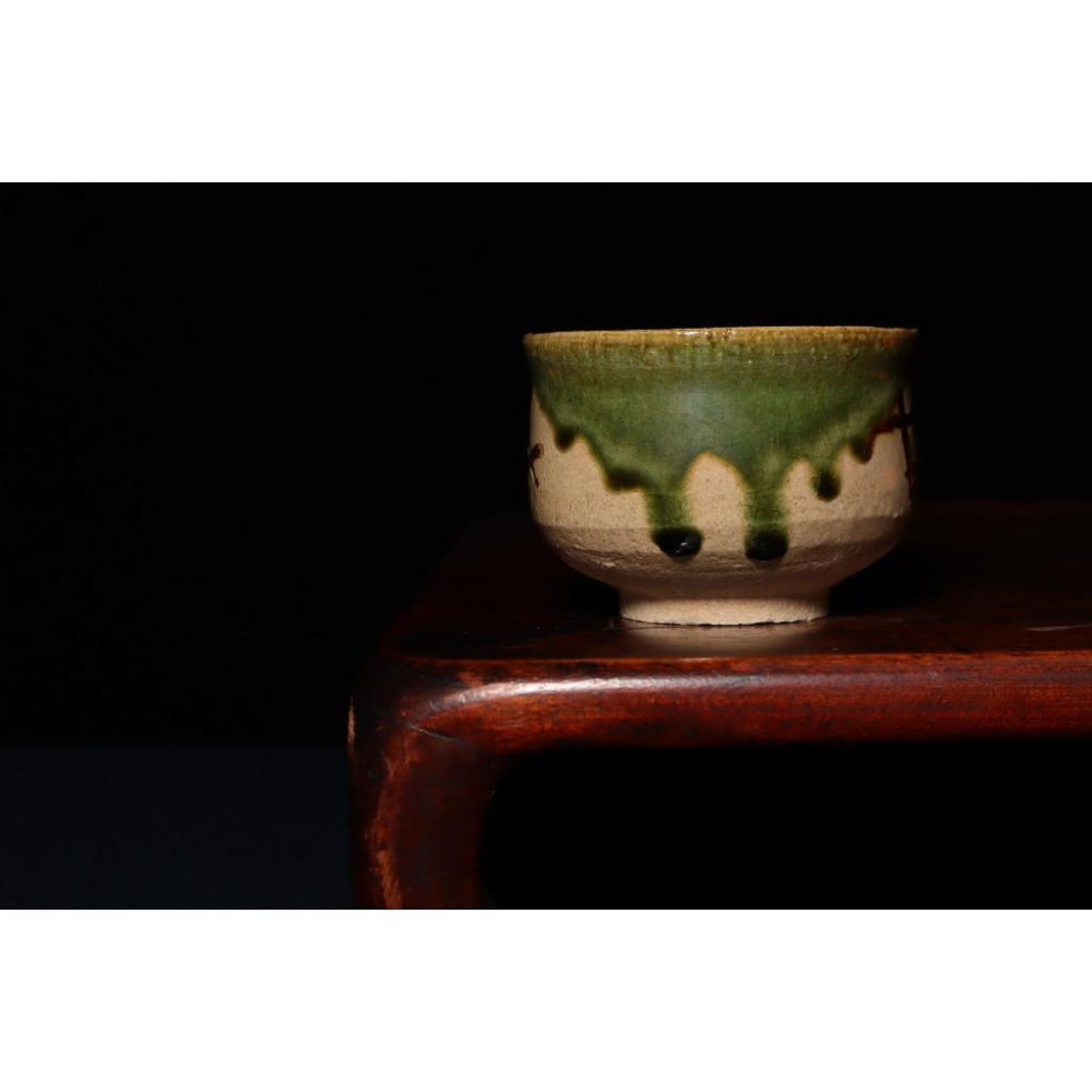 《部町》日本 織部燒 手捏 茶碗 湯吞杯  ｜抹茶 茶道具 茶道 花道 花藝 神社 茶葉 茶杯 茶海 茶藝 普洱茶-細節圖2