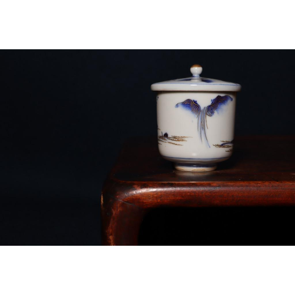 《部町》日本時代物 老九谷 描金山水染付青花 金鑭手蓋湯吞 茶杯  ｜抹茶 茶道具 茶道 花道 花藝 神社 茶葉 普洱茶-細節圖3