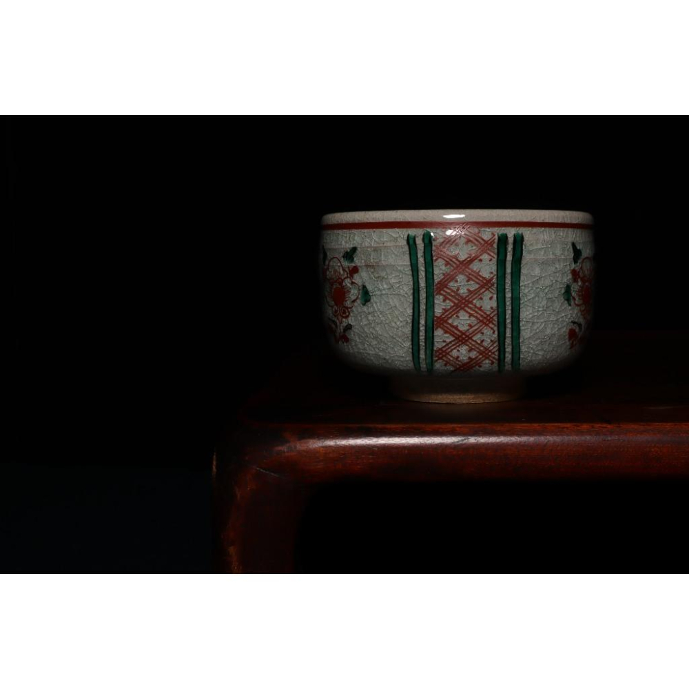 《部町》日本 竹洞舎 渋草陶窯 吳須赤繪冰裂抹茶碗 附木箱 ｜抹茶 茶道具 茶道 花道 花藝 神社 茶碗 茶葉 京都 普-細節圖3