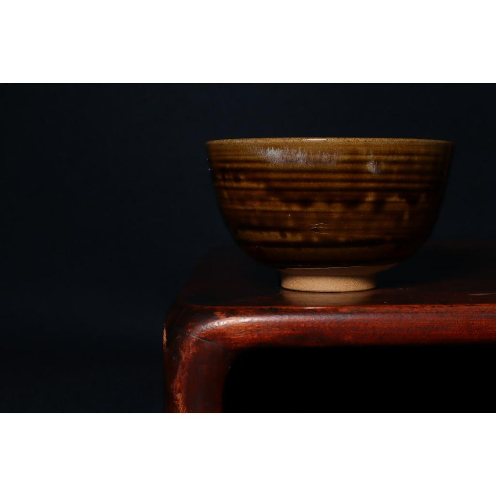 《部町》日本 飴釉窯變 陶印 手捏抹茶碗  ｜抹茶 茶道具 茶道 花道 花藝 神社 茶葉 茶杯 茶海 茶藝 普洱茶-細節圖3