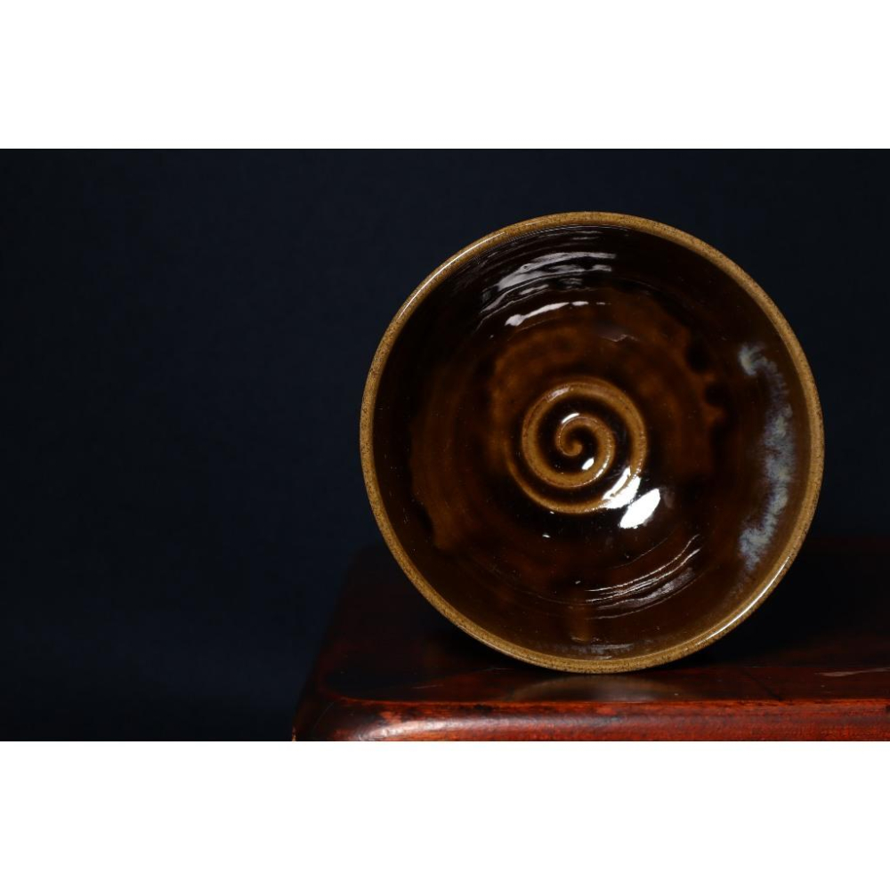 《部町》日本 飴釉窯變 陶印 手捏抹茶碗  ｜抹茶 茶道具 茶道 花道 花藝 神社 茶葉 茶杯 茶海 茶藝 普洱茶-細節圖5