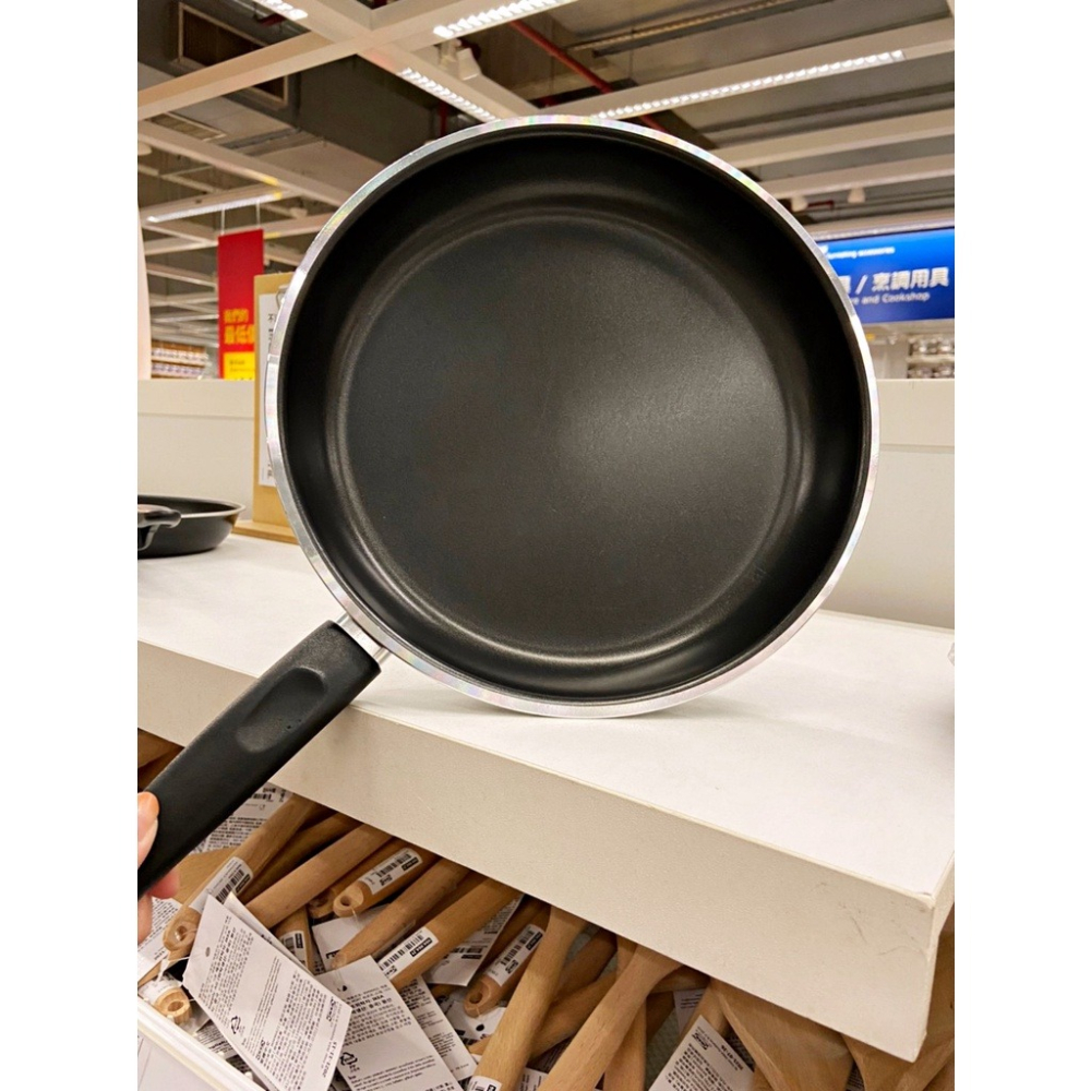 【竹代購】 IKEA宜家家居 KAVALKAD 平底煎鍋 平底鍋 不沾鍋 鍋子 單柄鍋 湯鍋 泡麵鍋 附把手-細節圖2