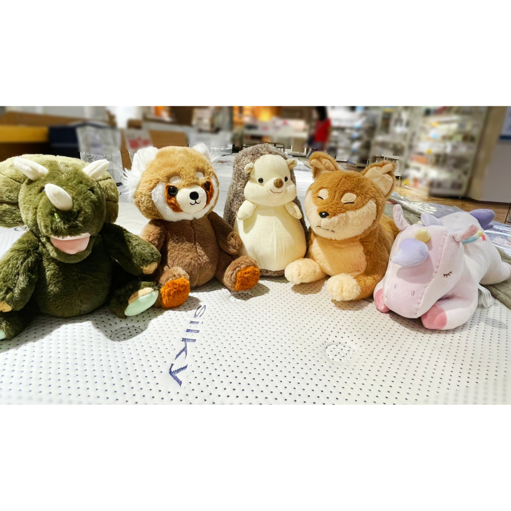【竹代購】 宜得利家居 nitori 療癒抱枕 冬天小物 玩偶 填充玩具 抱枕 獨角獸 浣熊 柴犬 貓熊 刺蝟 恐龍-細節圖9