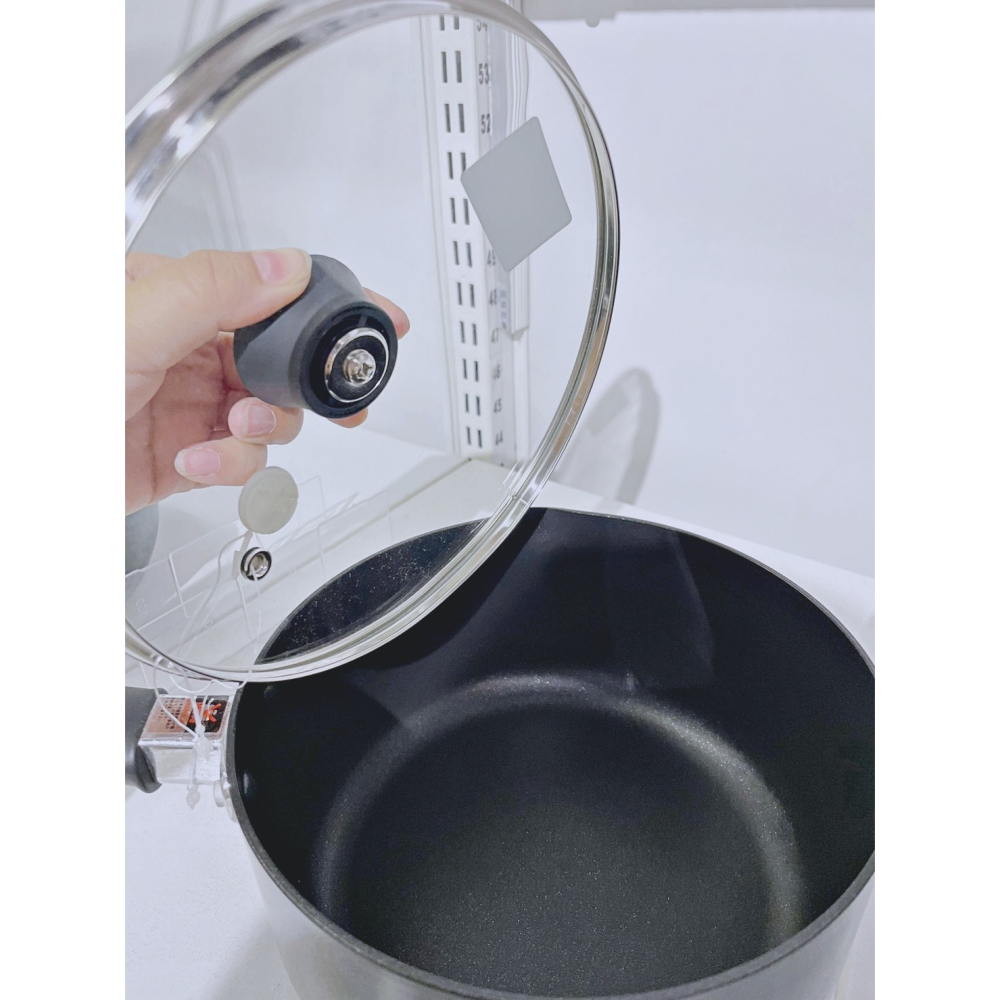 【竹代購】正品代購 nitori宜得利家居 IH爐 長把鍋 單柄鍋 鍋具 廚房用具 料理鍋 烹飪鍋 附把手附蓋 牛奶鍋-細節圖8