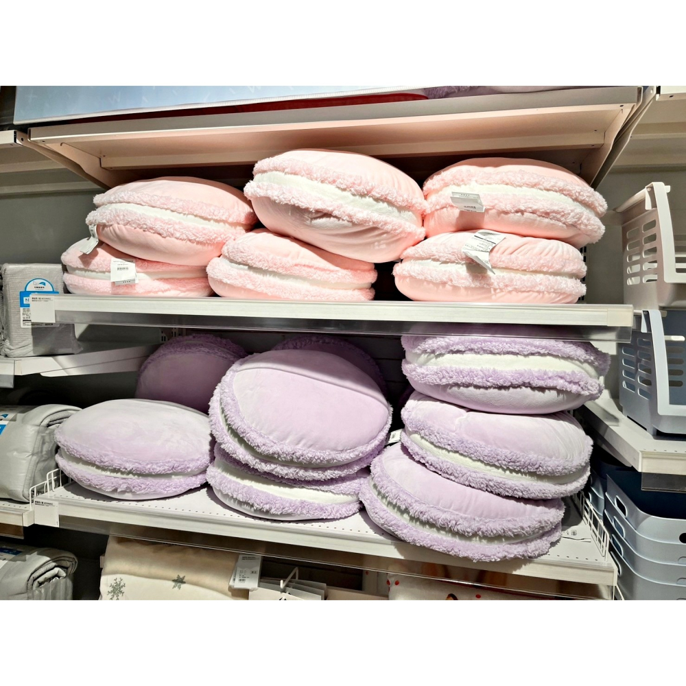 【竹代購】正品代購 nitori宜得利家居 馬卡龍抱枕 靠枕 靠墊 夢幻馬卡龍 沙發抱枕 床頭靠墊 點心坐墊 造型抱枕-細節圖5