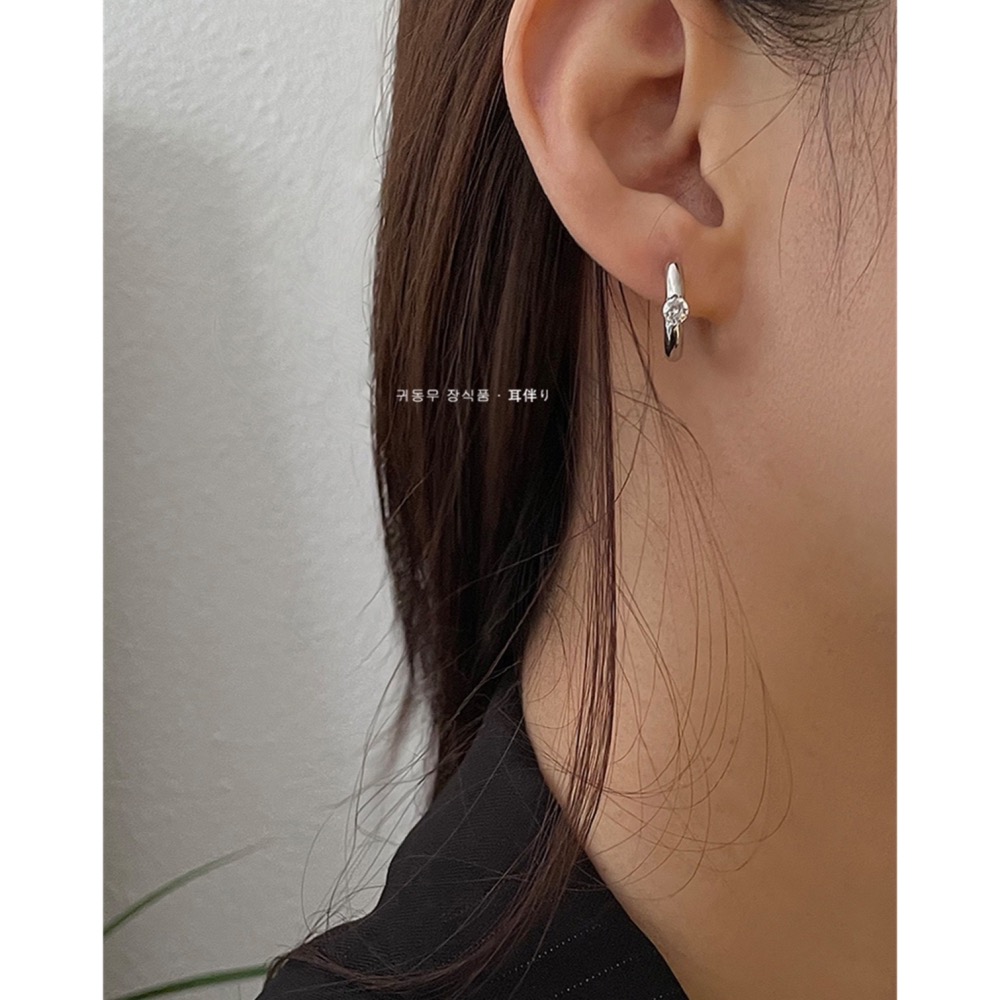 𝑳𝒂𝒗𝒆𝒎𝒐𝒓𝒆☽ 夏季新款 925銀針 鑽石高級感 百搭素圈耳飾-細節圖6