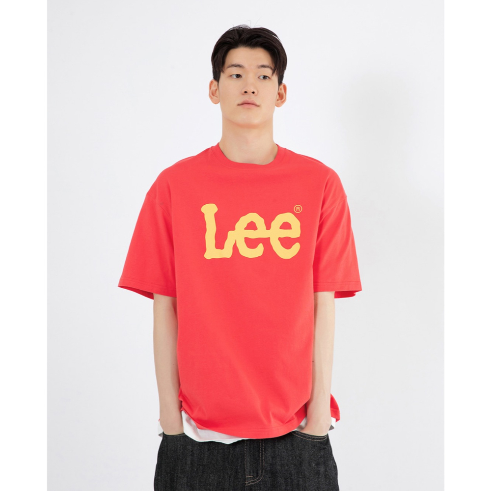 🇰🇷【LALAKOREA.】𝜗𝜚 LEE 預購🛒 胸前大LOGO 短袖t-細節圖3