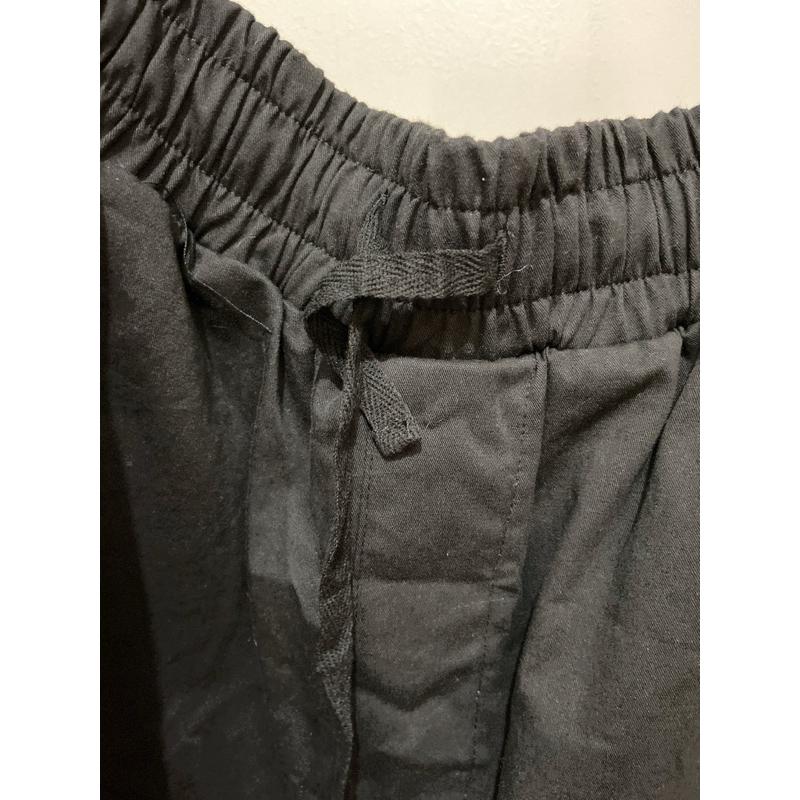 出清！！原價貴！男款 美國品牌潮牌 黑色棉質設計休閒褲運動褲 側邊米白色拼接撞色 下擺鈕釦設計排釦褲 長褲 hiphop-細節圖2