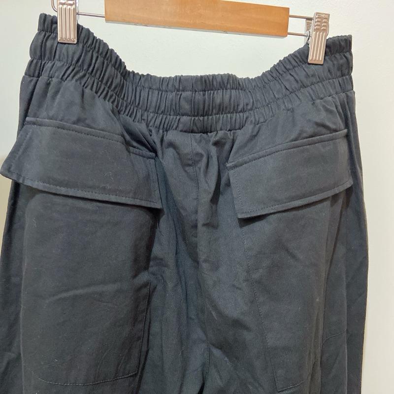 出清！！原價貴！男款 美國品牌潮牌 黑色棉質設計休閒褲運動褲 側邊米白色拼接撞色 下擺鈕釦設計排釦褲 長褲 hiphop-細節圖6