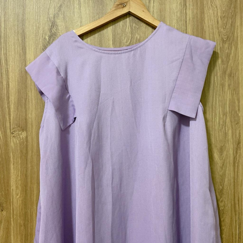 ｜洋裝｜二手DOUX 小眾日本貴牌 紫色方肩設計寬鬆洋裝 大袍長袍洋裝 有內襯 Free碼 官網售16500日圓-細節圖2