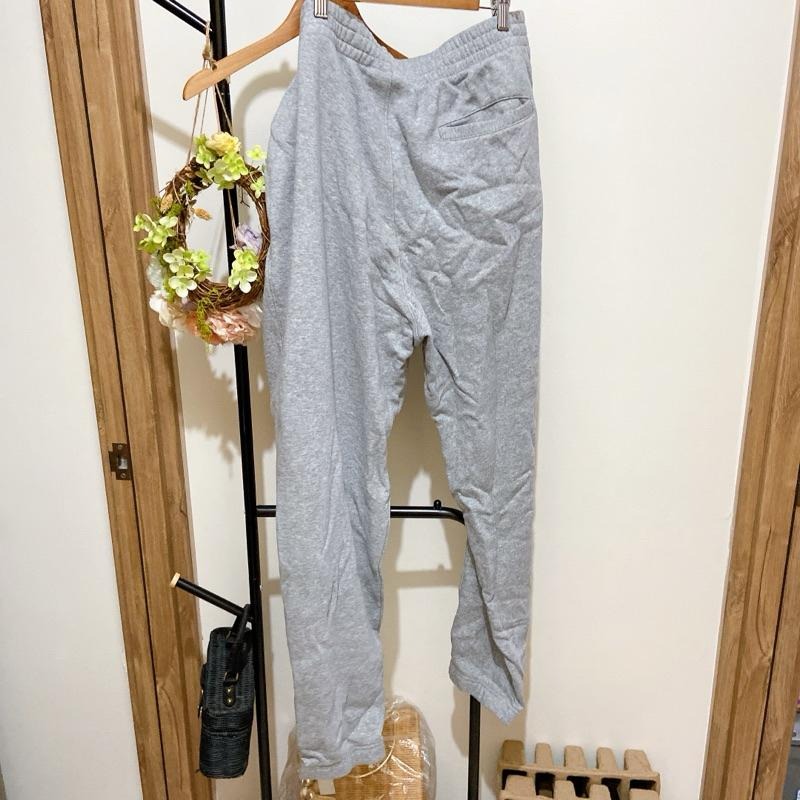 ｜長褲｜FILA 義大利品牌 男淺灰色刺繡logo棉長褲 縮口大尺碼大尺寸 刷毛加絨保暖長褲 家居休閒褲 斐樂秋冬天必備-細節圖5