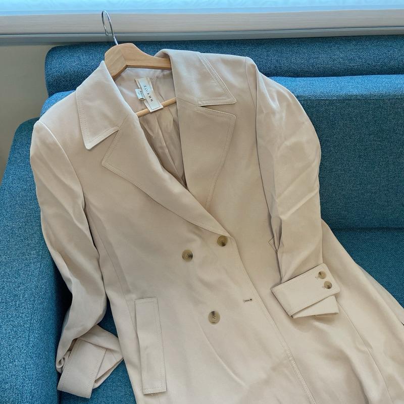 ｜風衣外套｜正韓  米杏色長款西裝領風衣外套 有腰帶 挺版修身 東區小店購入 買近2500 韓貨 通勤休閒約會-細節圖2