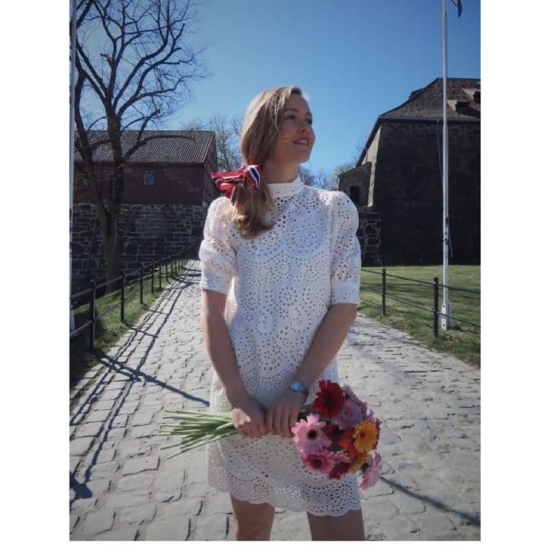 ｜洋裝｜Bruuns Bazaar 稀少! 北歐小輕奢品牌蕾絲鏤空泡泡袖白色洋裝 絕不撞衫  原價6000-細節圖8