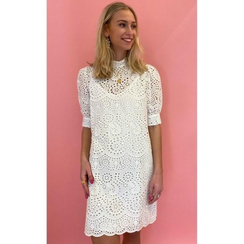 ｜洋裝｜Bruuns Bazaar 稀少! 北歐小輕奢品牌蕾絲鏤空泡泡袖白色洋裝 絕不撞衫  原價6000-細節圖9