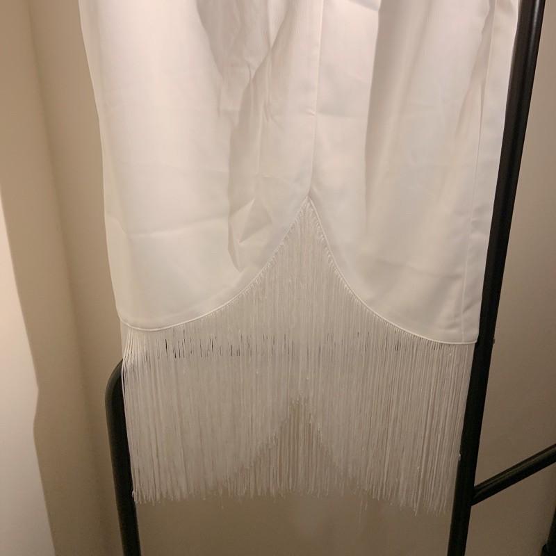｜裙｜NA-KD 白色緞面流蘇褶皺半身裙 白色緞面長裙 北歐品牌  包臀不規則長裙 49,95 歐元 歐美品牌 華麗唯美-細節圖5