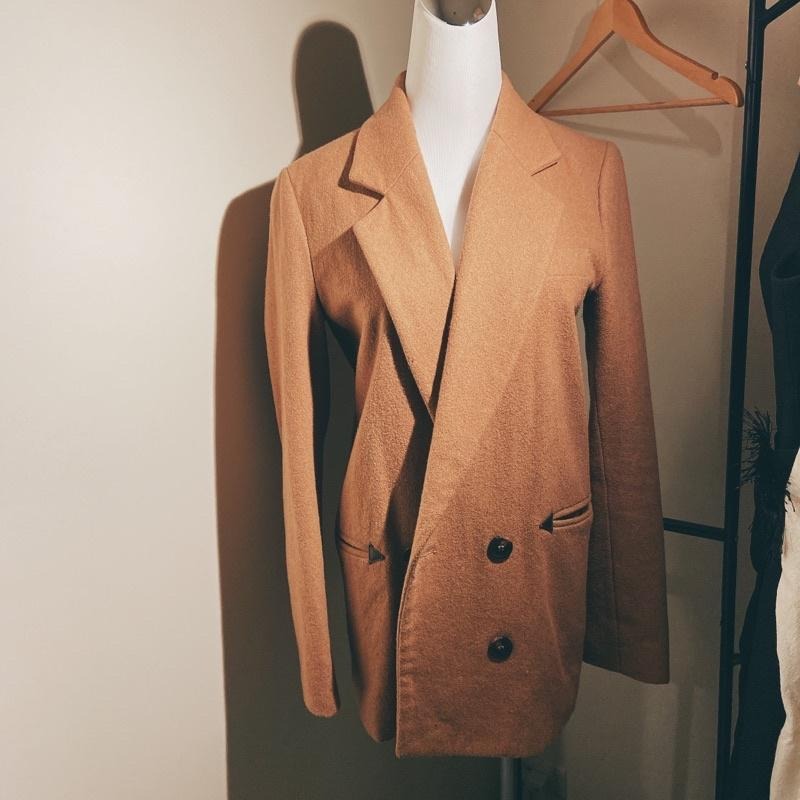 ｜外套｜韓製 正韓 超挺薑黃 咖色深卡其雙排釦毛料西裝大衣 西裝外套 仿羊毛毛呢 出清衣櫃 買三千…韓貨-細節圖6