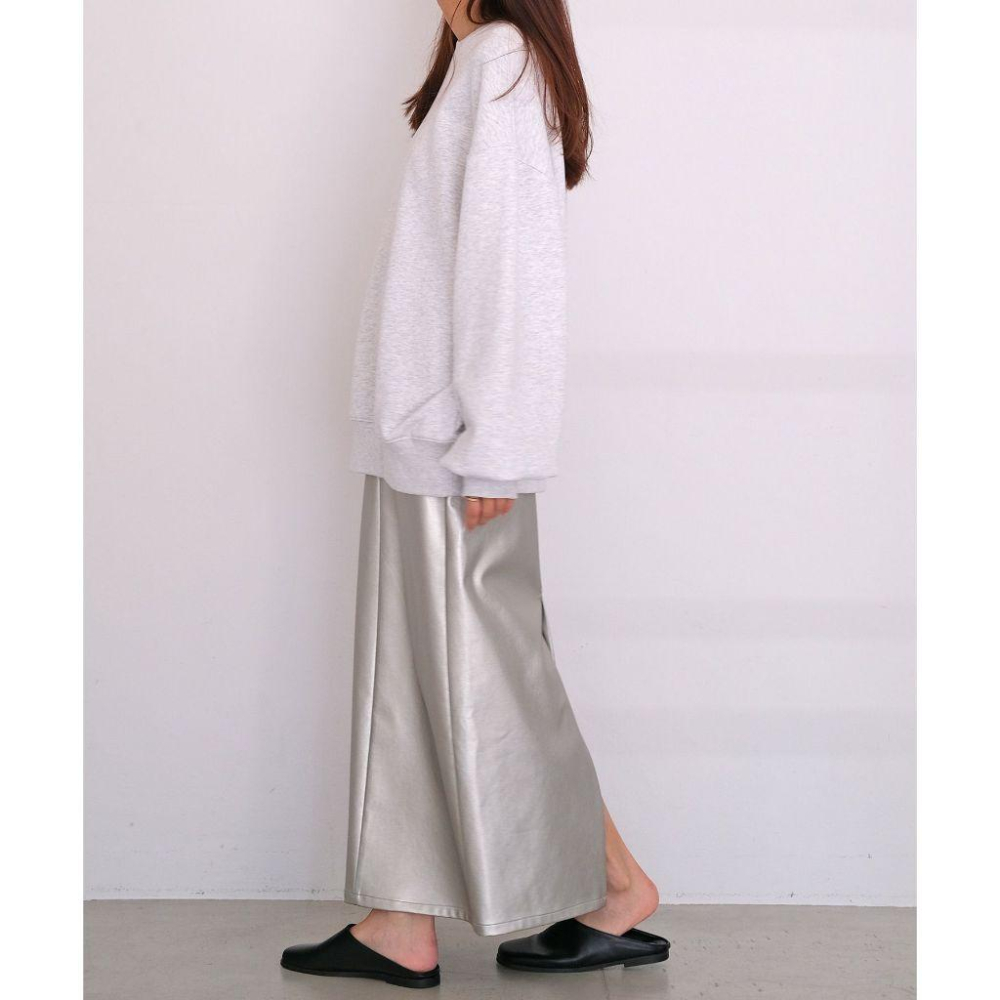 ｜半裙｜獨家 僅一件 日本貴牌 AKTE 銀色皮質長裙 人造皮革工字裙 直筒裙 柔軟 日貨 日牌 全現貨 yae-細節圖4