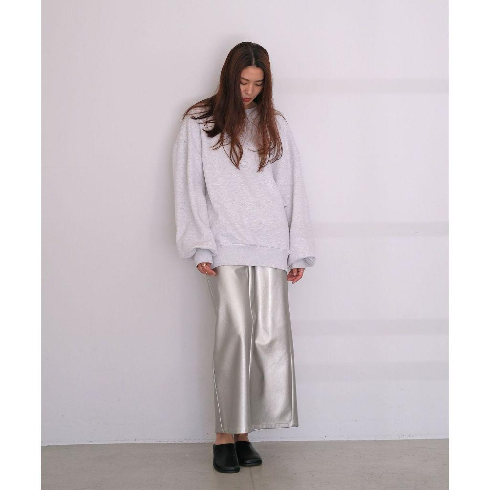 ｜半裙｜獨家 僅一件 日本貴牌 AKTE 銀色皮質長裙 人造皮革工字裙 直筒裙 柔軟 日貨 日牌 全現貨 yae-細節圖5