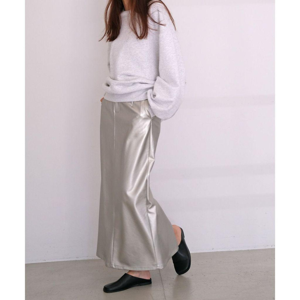｜半裙｜獨家 僅一件 日本貴牌 AKTE 銀色皮質長裙 人造皮革工字裙 直筒裙 柔軟 日貨 日牌 全現貨 yae-細節圖6