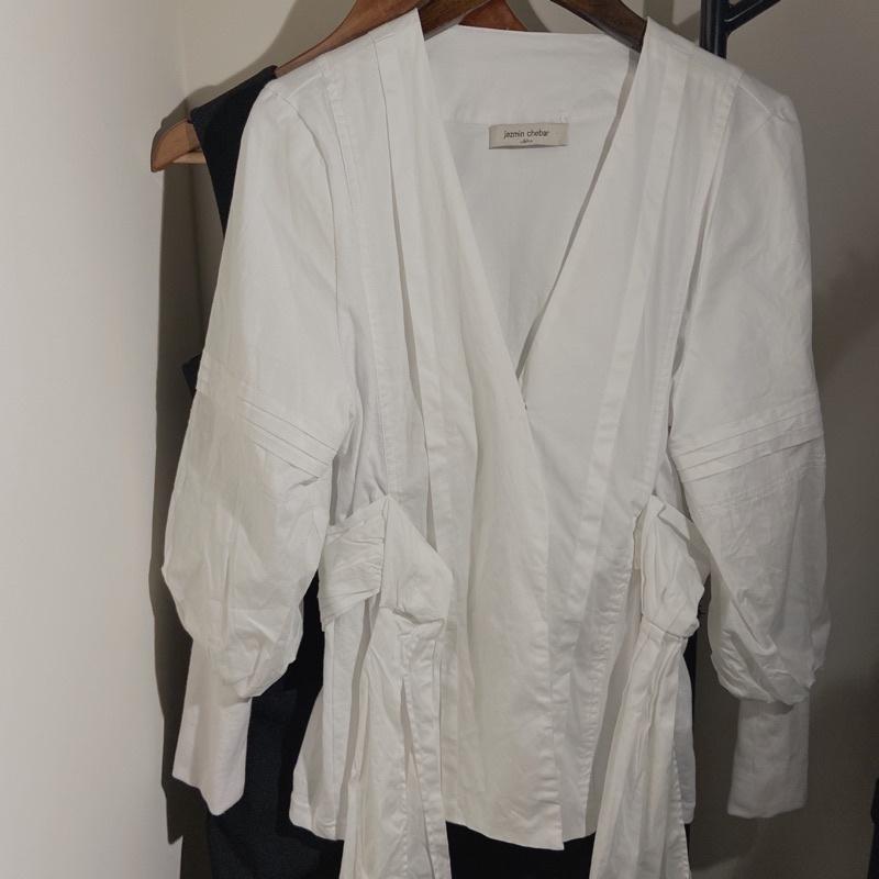 ｜上衣｜獨家 Jazmin Chebar 阿根廷設計師 白色V領微泡泡袖綁帶 滿滿設計感長袖上衣 襯衫 國外購入-細節圖2