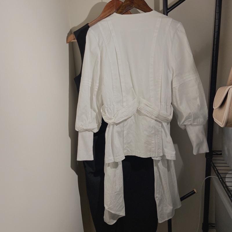 ｜上衣｜獨家 Jazmin Chebar 阿根廷設計師 白色V領微泡泡袖綁帶 滿滿設計感長袖上衣 襯衫 國外購入-細節圖5