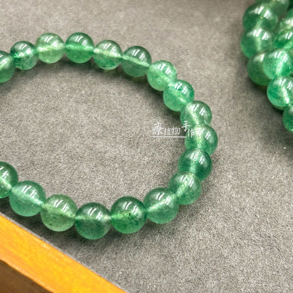 綠草莓手串 6A高品 手鍊 台灣現貨 無加色 草莓晶手鏈 天然水晶 圓珠手珠 DIY串珠 心輪 水晶手鍊-細節圖2