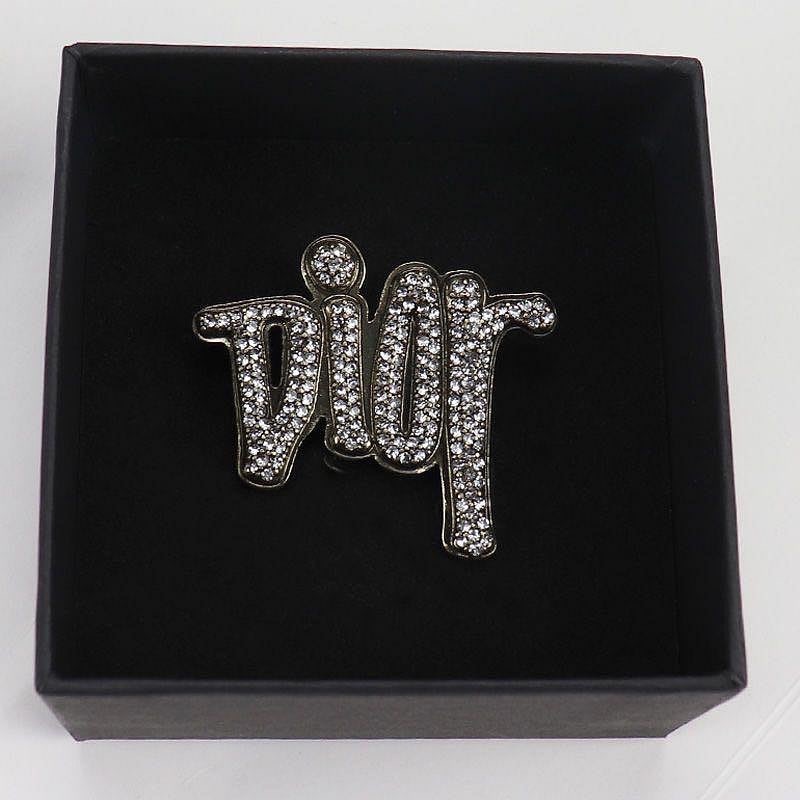Dior CD VIP積分贈品禮 迪奧精緻胸針徽章 禮盒 服裝配飾 素素百搭好氣質 簡單高級🌿-細節圖5