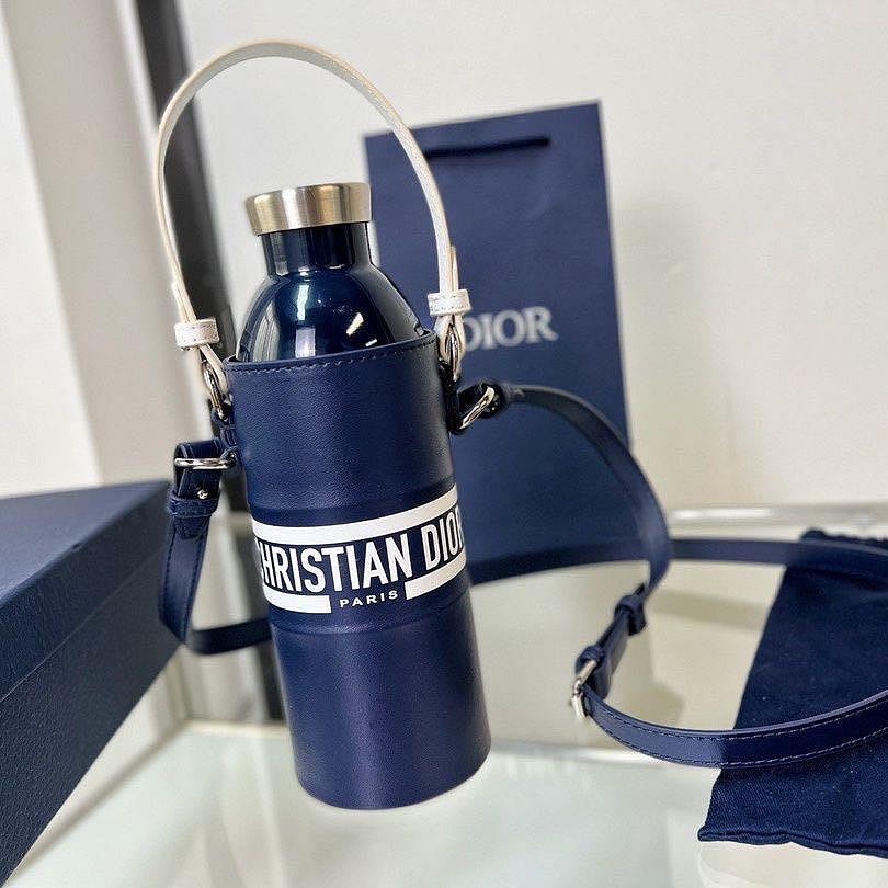 CD Dior VIP積分禮❤️便攜水壺 斜背包 小包 水瓶 迪奧奢華旅遊 日常必備 保溫保冷水壺 隨行杯 隨身瓶-細節圖4