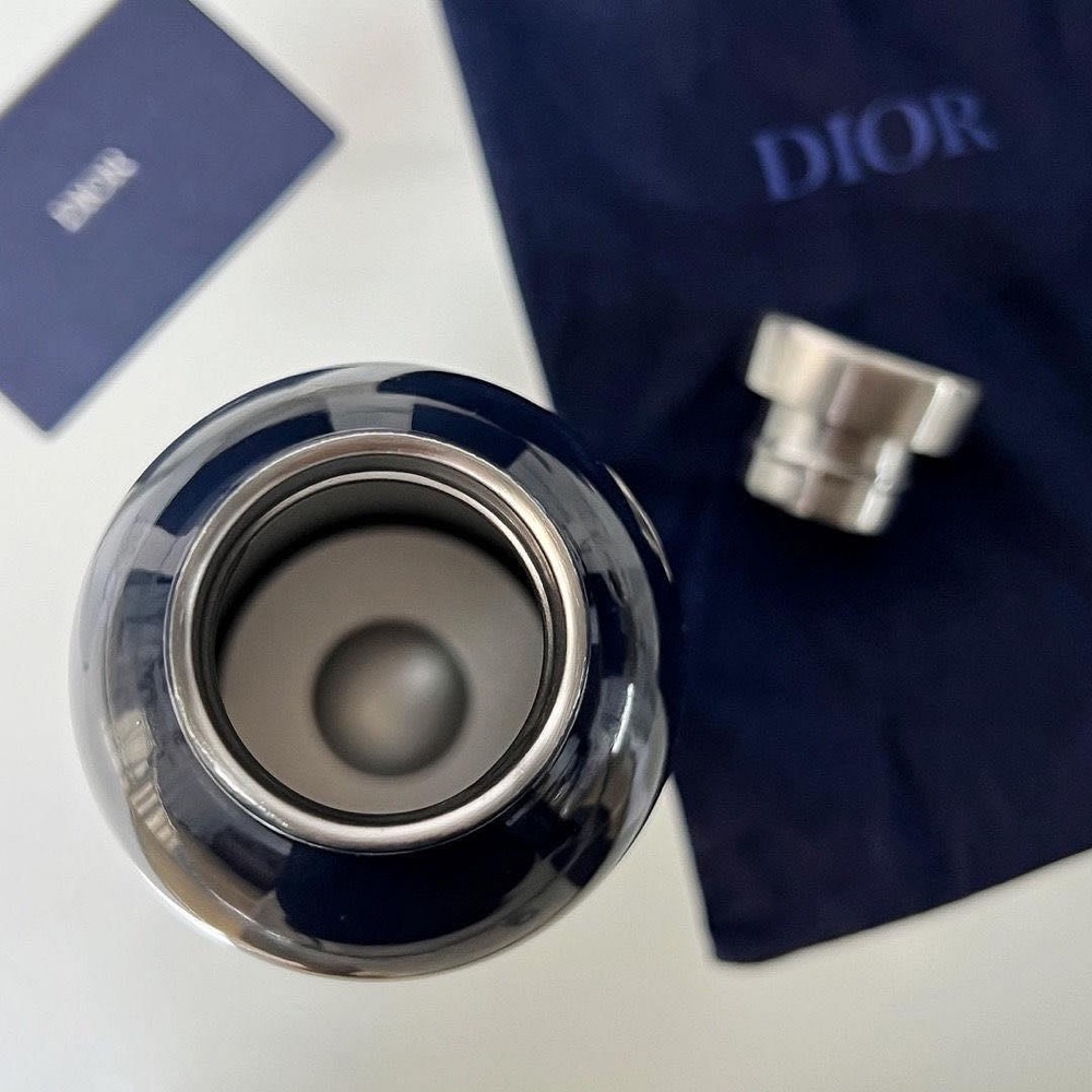 CD Dior VIP積分禮❤️便攜水壺 斜背包 小包 水瓶 迪奧奢華旅遊 日常必備 保溫保冷水壺 隨行杯 隨身瓶-細節圖8