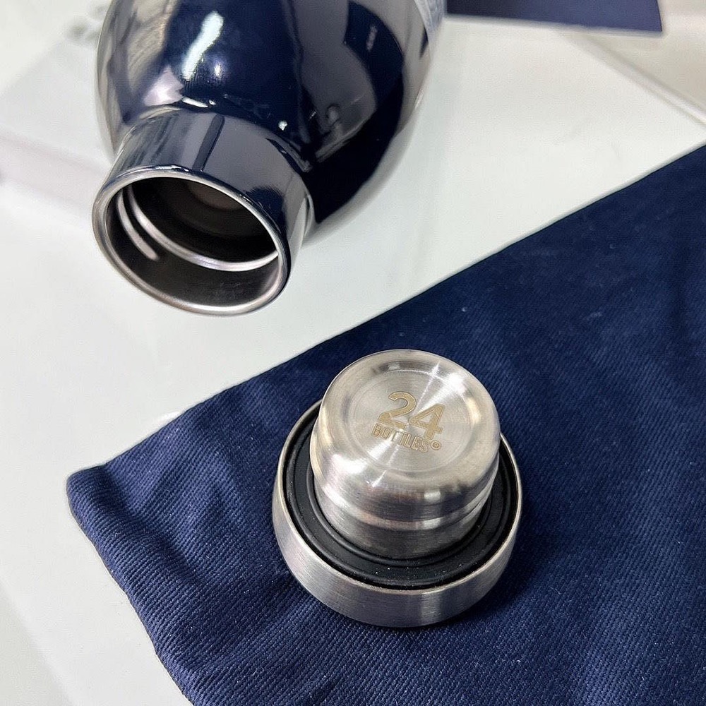 CD Dior VIP積分禮❤️便攜水壺 斜背包 小包 水瓶 迪奧奢華旅遊 日常必備 保溫保冷水壺 隨行杯 隨身瓶-細節圖9