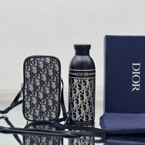 CD Dior VIP積分禮❤️便攜水壺 斜背包 小包 水瓶 迪奧奢華旅遊 日常必備 保溫保冷水壺 隨行杯 隨身瓶 高級配