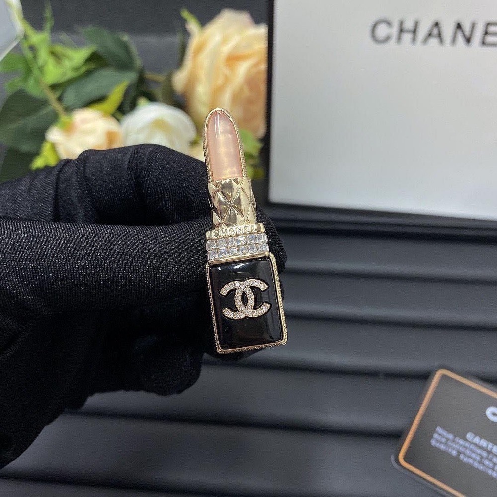 Chanel VIP積分贈品禮 精緻可愛口紅胸針 徽章 禮盒 服裝配飾 一別上什麼衣服都秒變名牌變高級 百搭好氣質❤️-細節圖5