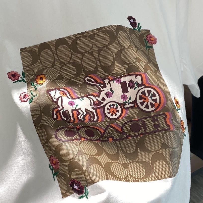 Coach 短袖T恤 經典滿印馬車刺繡小花款純棉T恤 百搭遮肉 男女同款 顯瘦 圖案好美啊❤️-細節圖4
