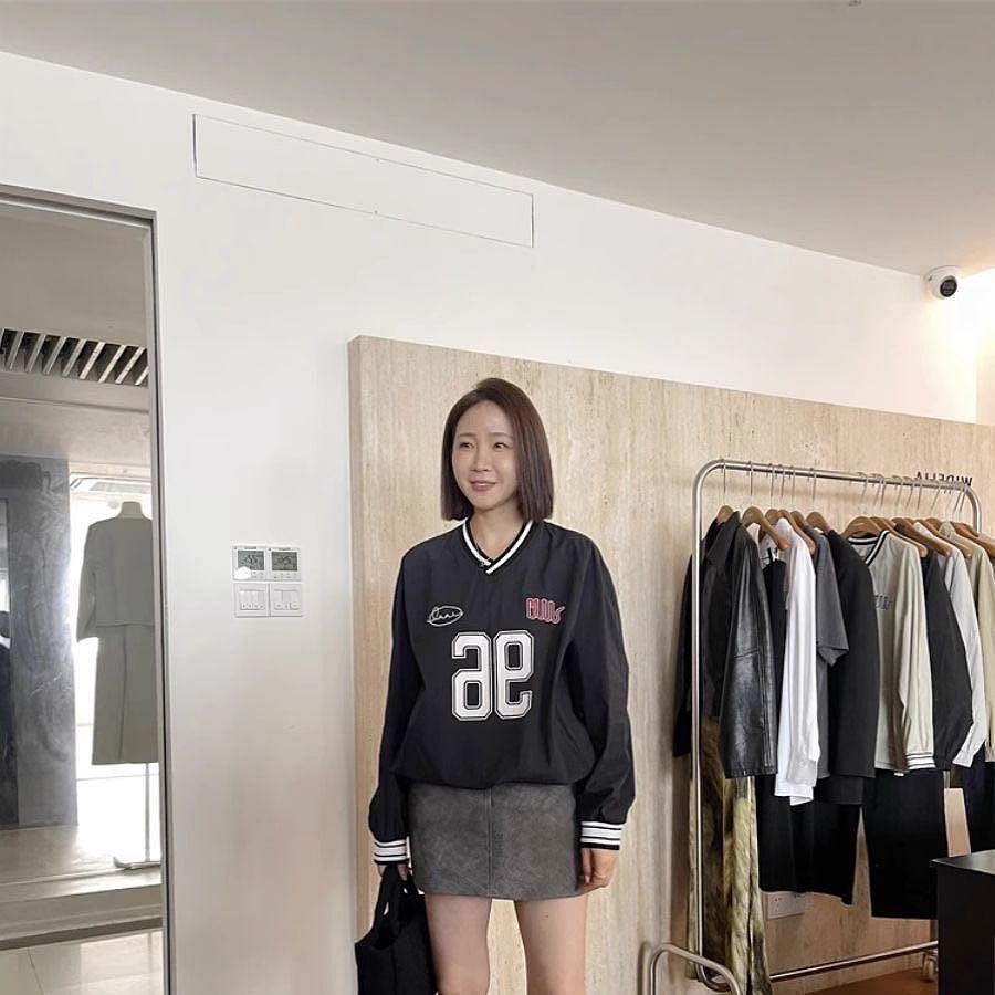 韓國NIEEH 金智妮jennie同款V領長袖薄款棒球T 96號衝鋒衣衛衣 長袖T 大學T 寬松舒服好穿 足球賽車風格-細節圖4