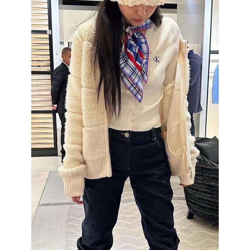 blackpink Jennie CK針織衫 白色刺繡修身針織小外套 上衣 開襟衫 基礎款百搭 永不退流行的不敗單品-細節圖2