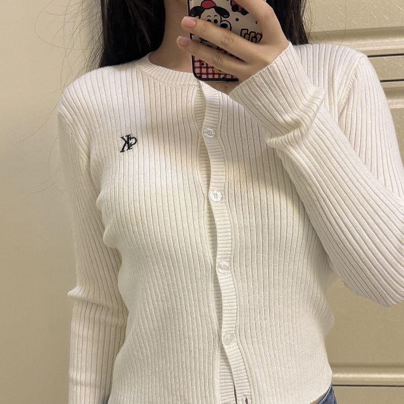 blackpink Jennie CK針織衫 白色刺繡修身針織小外套 上衣 開襟衫 基礎款百搭 永不退流行的不敗單品-細節圖11