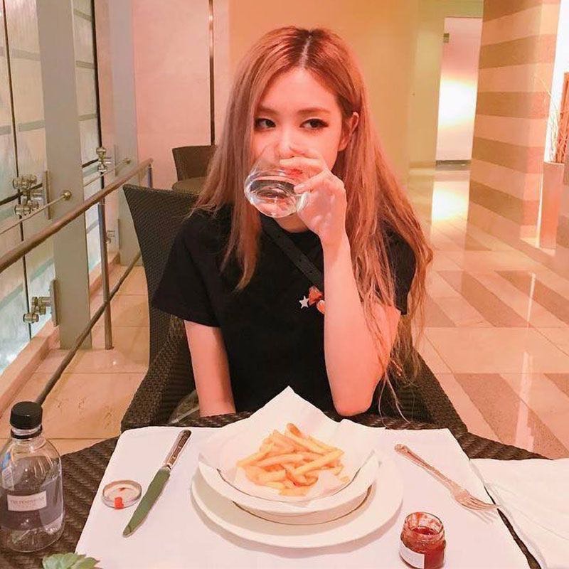 blackpink樸彩英ROSE同款T恤 純棉舒服舒適 清新好氣質 愛心及星星🌸-細節圖4