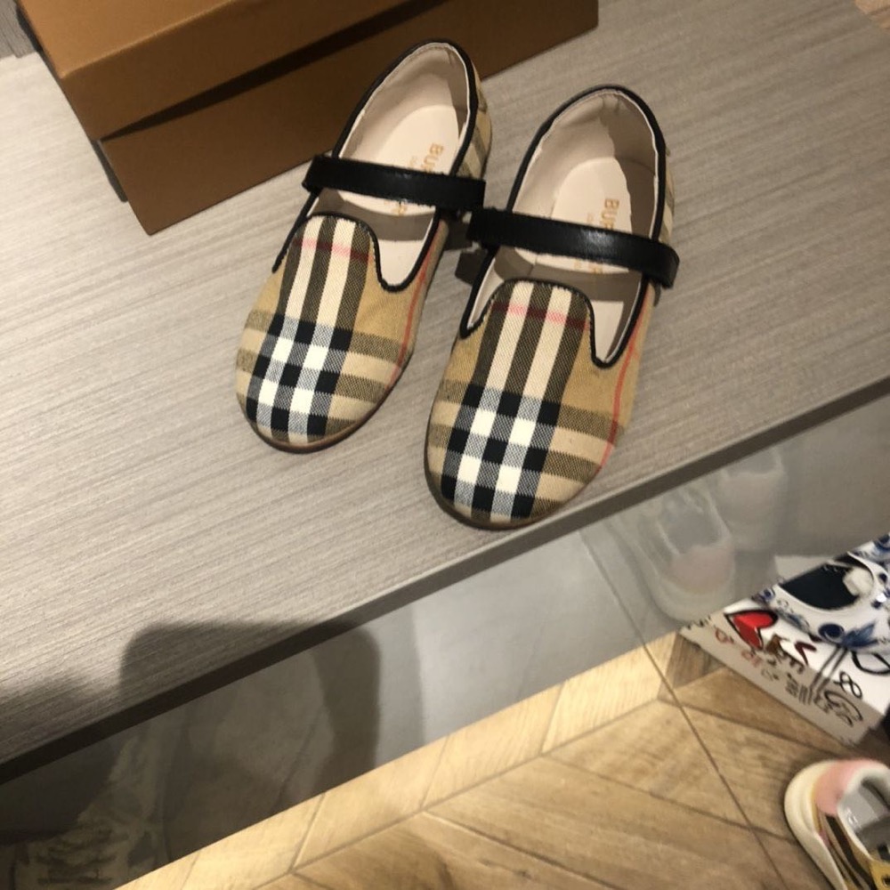 Burberry 女童娃娃鞋 皮鞋 包鞋 休閒正式都好搭經典格紋 好氣質 送人自用兩相宜❤️-細節圖5