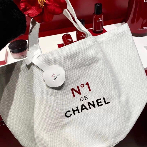 Chanel 香奈兒 VIP限量禮 方便實用 好美💕 白色帆布 環保袋 購物袋 手提袋 方便包 素雅的有氣質🌿