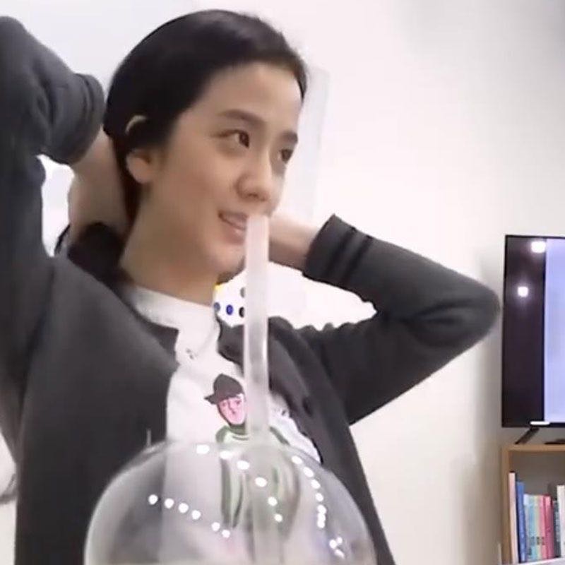 blackpink金智秀jisoo同款 T恤 圖案會不會太好看了 潮 版形材質都優秀 微落肩 純棉短袖t恤 私留 推❤️-細節圖3