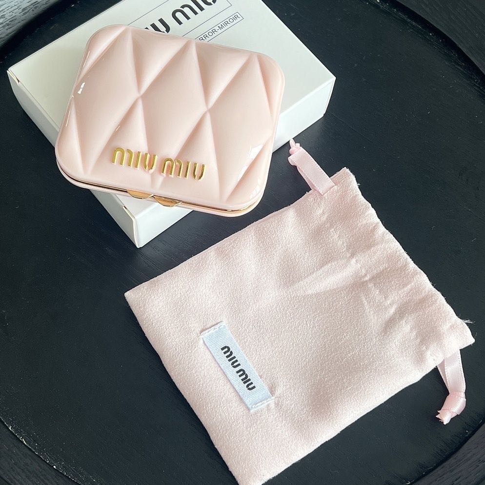 Miu Miu 化妝品VIP漂亮禮❤️ 折疊化妝鏡 甜美復古便攜式隨身鏡口袋迷你雙面鏡放大鏡折疊鏡 母親節 情人節 交換禮-細節圖3