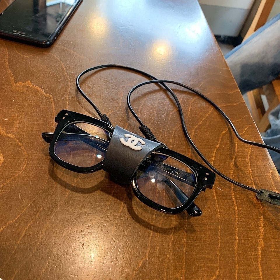 Chanel 香奈兒 化妝品VIP漂亮禮 眼鏡繩 眼鏡防丟神奇 復古好氣質 眼鏡盒 造型搭配時尚-細節圖3