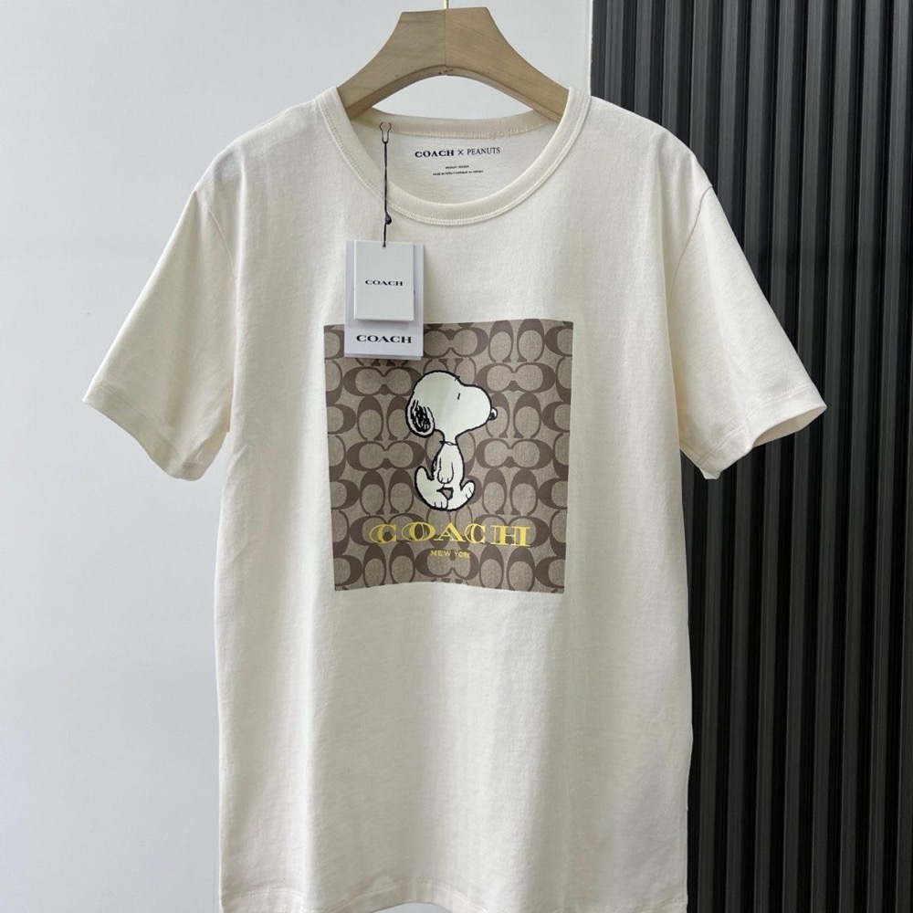 Coach x 史努比T恤 輕奢可愛 短袖 全棉 小寬舒服T恤 奶奶黃❤️男女同款-細節圖2