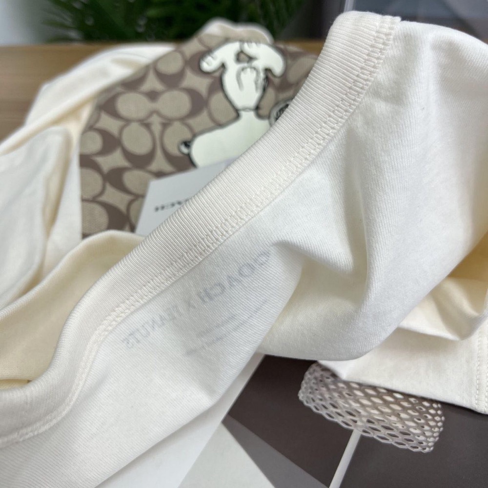 Coach x 史努比T恤 輕奢可愛 短袖 全棉 小寬舒服T恤 奶奶黃❤️男女同款-細節圖3