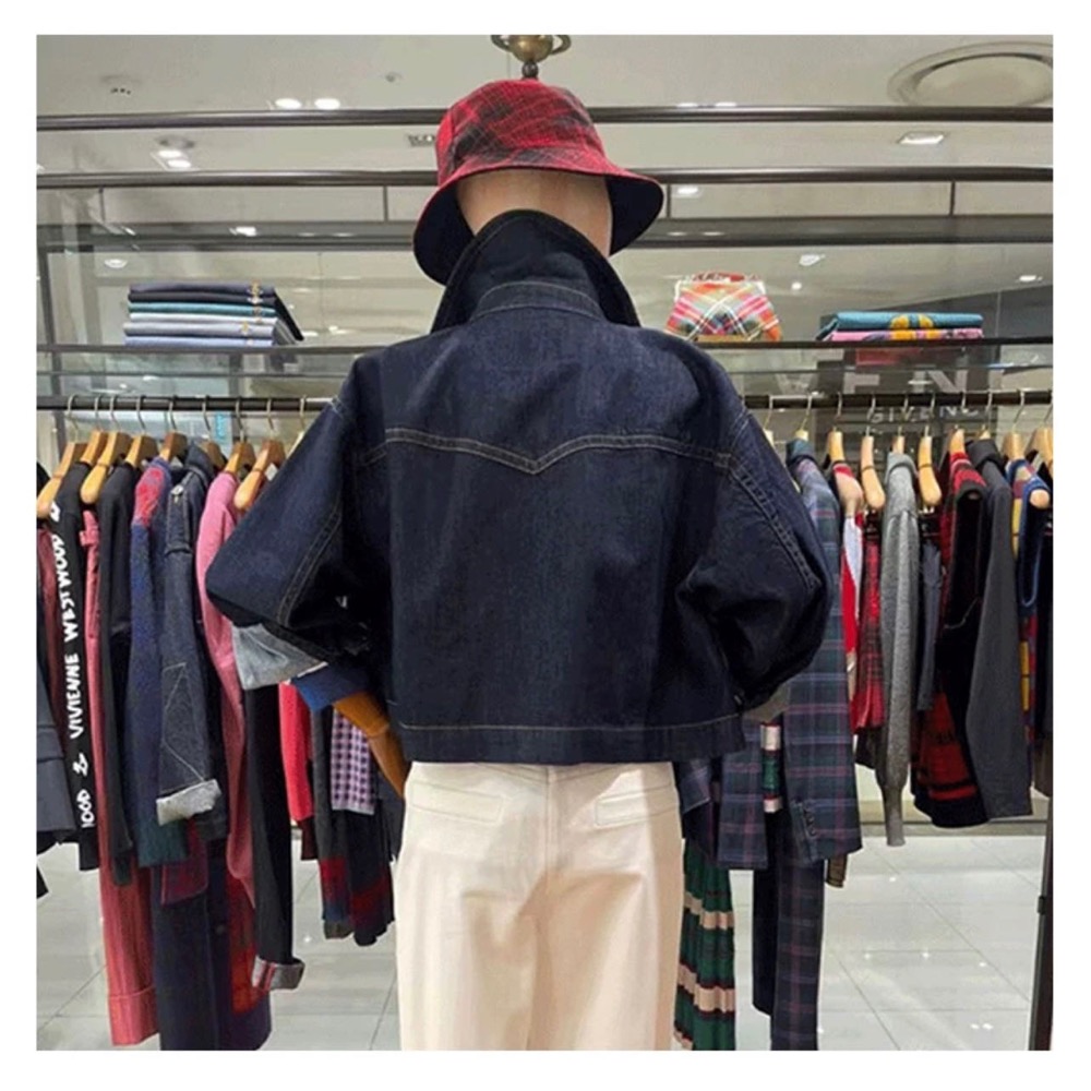 Vivienne Westwood 復古寬松短款牛仔外套 顯用瘦拉長比例 氣質出眾版型設計感👍-細節圖3
