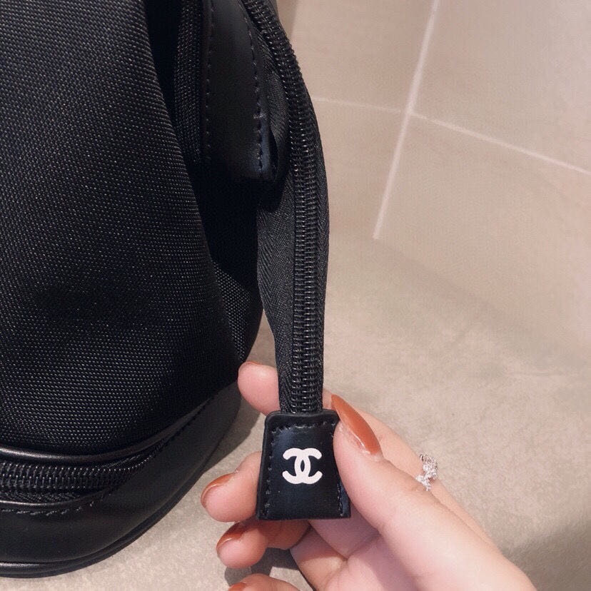 Chanel 香奈兒 化妝品VIP漂亮禮 化妝包 收納包 洗漱包 大容量收納 全套禮盒包裝 母親節 情人節 交換禮物 聖-細節圖2